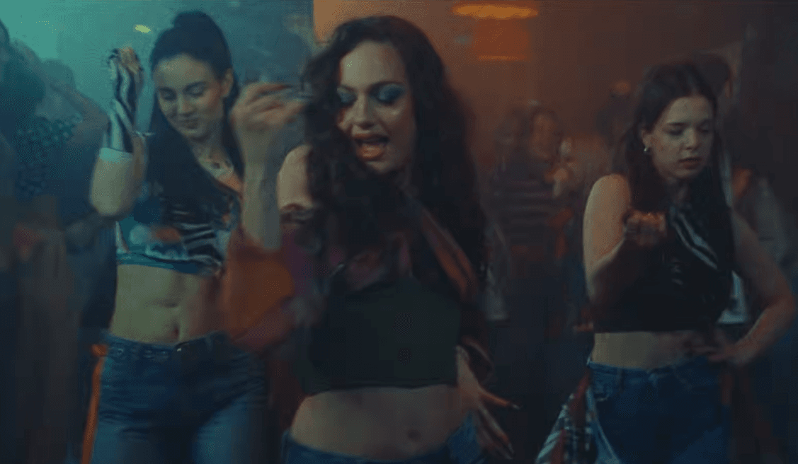 “Mali stranac”: Banjalučanka Taša Krunić objavila novu pjesmu (VIDEO)