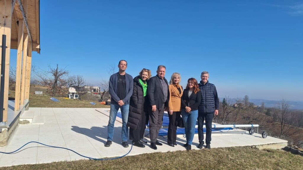 Turistički kompleks u selu Kozara Panoramik Rizort sa kućicama i prirodnim ambijentom