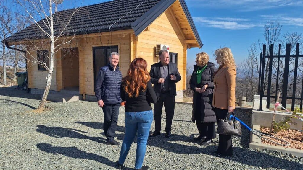 Turistički kompleks u selu Kozara Panoramik Rizort sa kućicama i prirodnim ambijentom