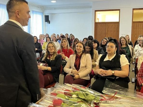 Savković organizovao prijem: Službenicama povodom 8. marta po 100 KM