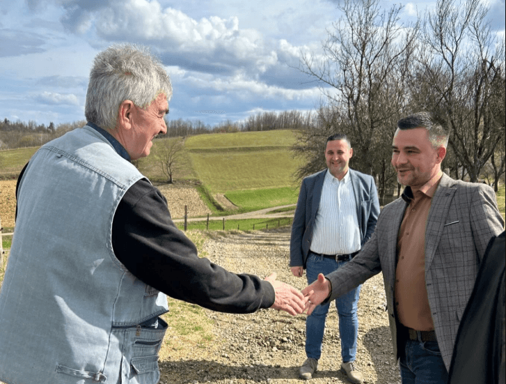 Poboljšanje elektro-snabdijevanja u Kozarskoj Dubici: Savković obišao radove na mreži u Babincu